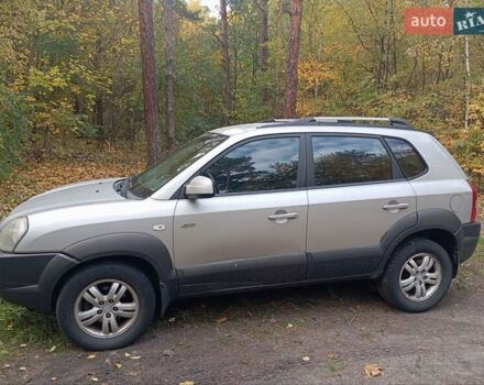 Серый Хендай Туксон, объемом двигателя 1.98 л и пробегом 312 тыс. км за 6000 $, фото 8 на Automoto.ua