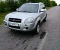 Серый Хендай Туксон, объемом двигателя 1.99 л и пробегом 222 тыс. км за 7800 $, фото 1 на Automoto.ua