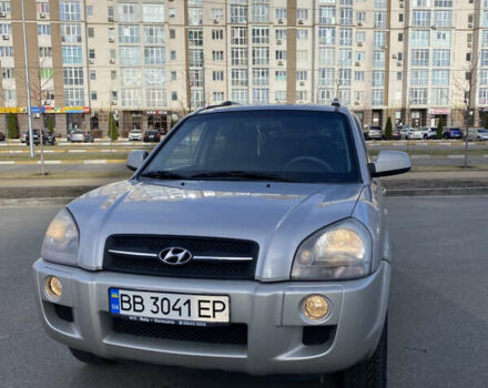 Сірий Хендай Туксон, об'ємом двигуна 1.98 л та пробігом 245 тис. км за 6900 $, фото 1 на Automoto.ua