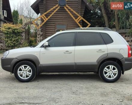 Серый Хендай Туксон, объемом двигателя 1.99 л и пробегом 210 тыс. км за 7900 $, фото 1 на Automoto.ua