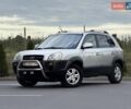 Серый Хендай Туксон, объемом двигателя 2 л и пробегом 296 тыс. км за 7800 $, фото 21 на Automoto.ua