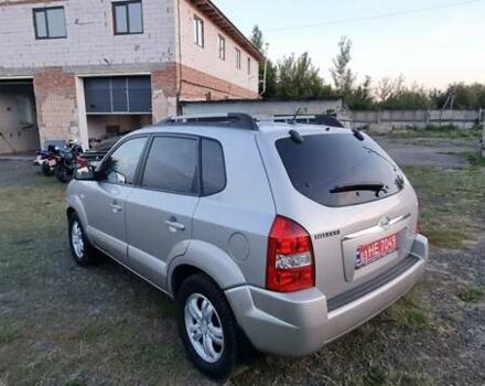 Сірий Хендай Туксон, об'ємом двигуна 2 л та пробігом 190 тис. км за 7300 $, фото 3 на Automoto.ua