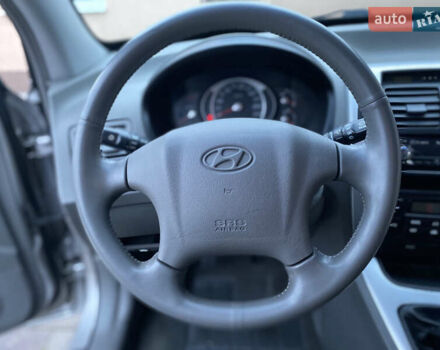 Сірий Хендай Туксон, об'ємом двигуна 2 л та пробігом 105 тис. км за 6990 $, фото 10 на Automoto.ua