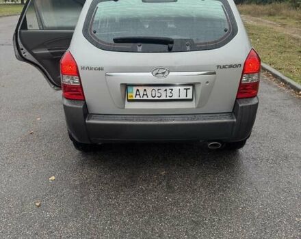 Сірий Хендай Туксон, об'ємом двигуна 1.98 л та пробігом 255 тис. км за 7000 $, фото 25 на Automoto.ua