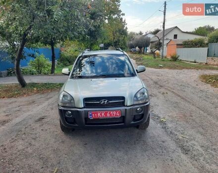 Сірий Хендай Туксон, об'ємом двигуна 2 л та пробігом 197 тис. км за 7800 $, фото 30 на Automoto.ua