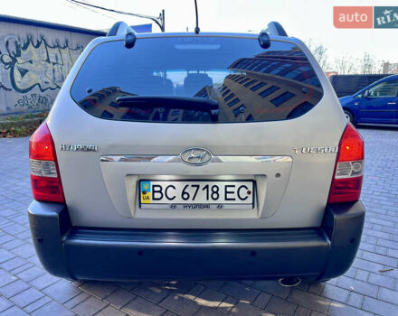 Сірий Хендай Туксон, об'ємом двигуна 2 л та пробігом 215 тис. км за 7350 $, фото 7 на Automoto.ua