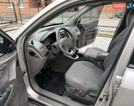 Серый Хендай Туксон, объемом двигателя 1.98 л и пробегом 252 тыс. км за 6950 $, фото 19 на Automoto.ua