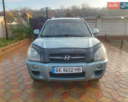 Серый Хендай Туксон, объемом двигателя 1.98 л и пробегом 175 тыс. км за 6050 $, фото 1 на Automoto.ua