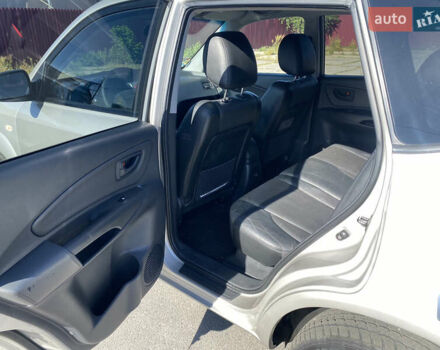 Серый Хендай Туксон, объемом двигателя 2 л и пробегом 140 тыс. км за 8100 $, фото 6 на Automoto.ua