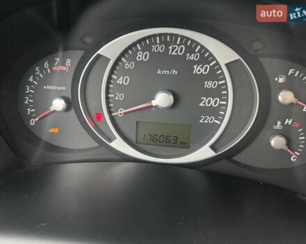 Серый Хендай Туксон, объемом двигателя 1.98 л и пробегом 175 тыс. км за 7800 $, фото 18 на Automoto.ua