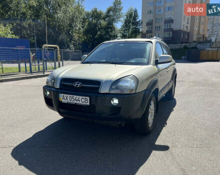 Серый Хендай Туксон, объемом двигателя 1.98 л и пробегом 220 тыс. км за 8000 $, фото 8 на Automoto.ua