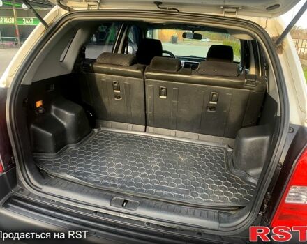 Серый Хендай Туксон, объемом двигателя 2 л и пробегом 215 тыс. км за 7500 $, фото 4 на Automoto.ua