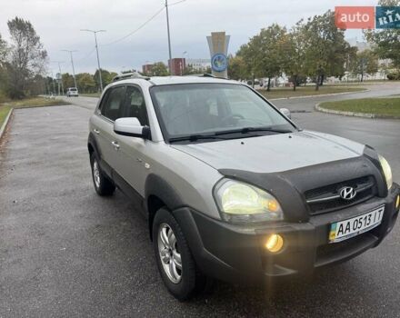 Сірий Хендай Туксон, об'ємом двигуна 1.98 л та пробігом 255 тис. км за 7000 $, фото 5 на Automoto.ua