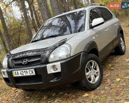 Хендай Туксон 2006 в Киеве на Automoto.ua Серый Хендай Туксон, объемом двигателя 1.98 л и пробегом 198 тыс. км за 7100 $, фото 5 на Automoto.ua