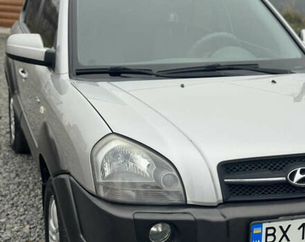 Серый Хендай Туксон, объемом двигателя 1.98 л и пробегом 241 тыс. км за 7000 $, фото 60 на Automoto.ua