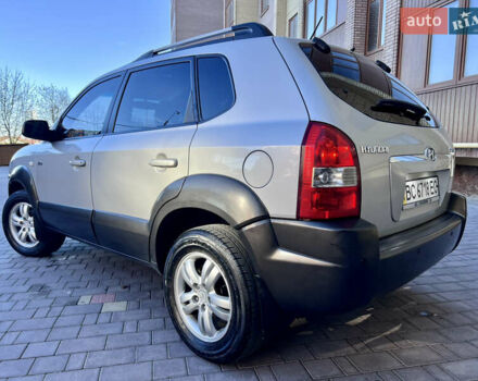 Сірий Хендай Туксон, об'ємом двигуна 2 л та пробігом 215 тис. км за 7350 $, фото 9 на Automoto.ua