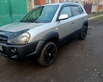 Сірий Хендай Туксон, об'ємом двигуна 2 л та пробігом 300 тис. км за 7000 $, фото 5 на Automoto.ua