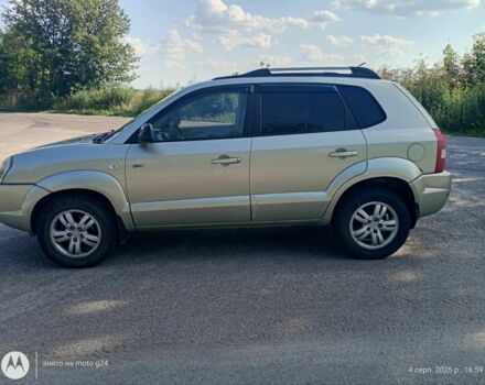 Сірий Хендай Туксон, об'ємом двигуна 2 л та пробігом 270 тис. км за 7000 $, фото 12 на Automoto.ua