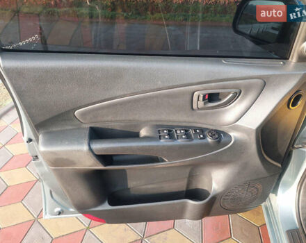 Сірий Хендай Туксон, об'ємом двигуна 1.98 л та пробігом 175 тис. км за 6250 $, фото 9 на Automoto.ua