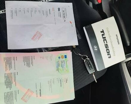 Сірий Хендай Туксон, об'ємом двигуна 2 л та пробігом 197 тис. км за 7800 $, фото 105 на Automoto.ua