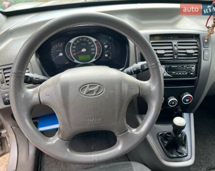 Хендай Туксон 2006 в Андрушевке на Automoto.ua Серый Хендай Туксон, объемом двигателя 1.98 л и пробегом 210 тыс. км за 7100 $, фото 16 на Automoto.ua