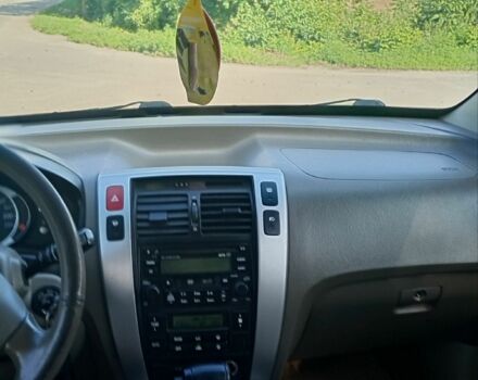 Сірий Хендай Туксон, об'ємом двигуна 2 л та пробігом 270 тис. км за 7000 $, фото 4 на Automoto.ua