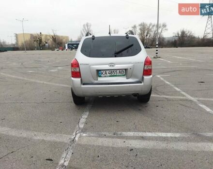 Серый Хендай Туксон, объемом двигателя 1.98 л и пробегом 278 тыс. км за 5300 $, фото 8 на Automoto.ua