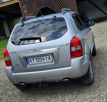 Серый Хендай Туксон, объемом двигателя 2 л и пробегом 260 тыс. км за 7000 $, фото 4 на Automoto.ua