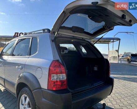 Серый Хендай Туксон, объемом двигателя 1.99 л и пробегом 156 тыс. км за 8200 $, фото 22 на Automoto.ua