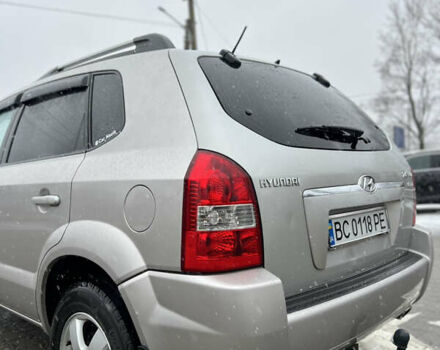 Сірий Хендай Туксон, об'ємом двигуна 1.99 л та пробігом 252 тис. км за 6700 $, фото 6 на Automoto.ua