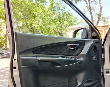 Сірий Хендай Туксон, об'ємом двигуна 2 л та пробігом 277 тис. км за 8000 $, фото 10 на Automoto.ua