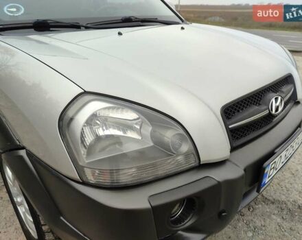Серый Хендай Туксон, объемом двигателя 1.99 л и пробегом 210 тыс. км за 7900 $, фото 10 на Automoto.ua