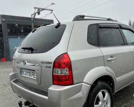 Сірий Хендай Туксон, об'ємом двигуна 1.99 л та пробігом 252 тис. км за 6700 $, фото 8 на Automoto.ua