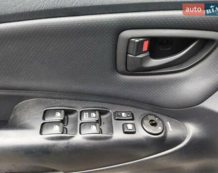 Серый Хендай Туксон, объемом двигателя 1.98 л и пробегом 278 тыс. км за 5300 $, фото 29 на Automoto.ua