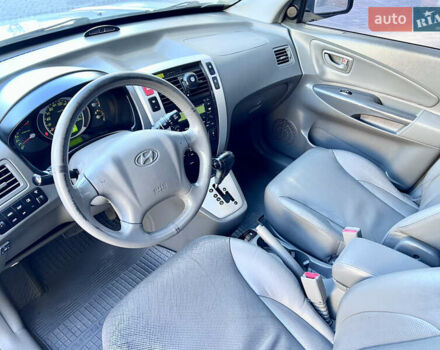 Сірий Хендай Туксон, об'ємом двигуна 2 л та пробігом 215 тис. км за 7350 $, фото 38 на Automoto.ua