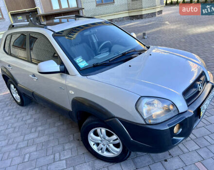 Сірий Хендай Туксон, об'ємом двигуна 2 л та пробігом 215 тис. км за 7350 $, фото 3 на Automoto.ua