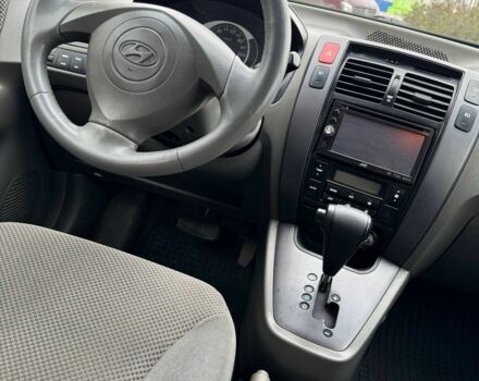 Сірий Хендай Туксон, об'ємом двигуна 2 л та пробігом 240 тис. км за 7500 $, фото 9 на Automoto.ua