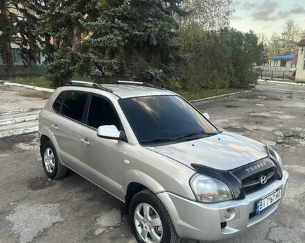 Серый Хендай Туксон, объемом двигателя 1.98 л и пробегом 220 тыс. км за 7800 $, фото 7 на Automoto.ua