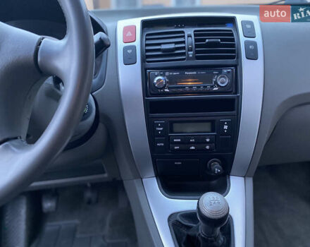 Сірий Хендай Туксон, об'ємом двигуна 2 л та пробігом 105 тис. км за 6990 $, фото 14 на Automoto.ua