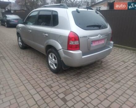 Серый Хендай Туксон, объемом двигателя 2 л и пробегом 226 тыс. км за 6200 $, фото 3 на Automoto.ua