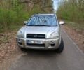 Серый Хендай Туксон, объемом двигателя 2 л и пробегом 264 тыс. км за 7800 $, фото 1 на Automoto.ua