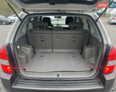 Серый Хендай Туксон, объемом двигателя 1.98 л и пробегом 241 тыс. км за 7000 $, фото 48 на Automoto.ua