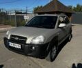 Серый Хендай Туксон, объемом двигателя 2 л и пробегом 312 тыс. км за 5510 $, фото 1 на Automoto.ua