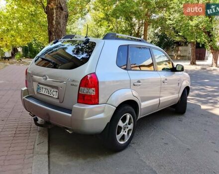 Сірий Хендай Туксон, об'ємом двигуна 2 л та пробігом 277 тис. км за 8000 $, фото 4 на Automoto.ua
