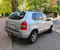 Сірий Хендай Туксон, об'ємом двигуна 2 л та пробігом 277 тис. км за 8000 $, фото 4 на Automoto.ua