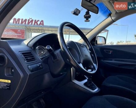 Серый Хендай Туксон, объемом двигателя 1.99 л и пробегом 156 тыс. км за 8200 $, фото 20 на Automoto.ua