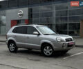 Серый Хендай Туксон, объемом двигателя 2 л и пробегом 225 тыс. км за 7850 $, фото 1 на Automoto.ua