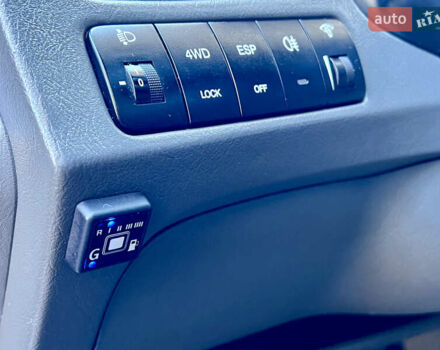 Сірий Хендай Туксон, об'ємом двигуна 2 л та пробігом 215 тис. км за 7350 $, фото 31 на Automoto.ua