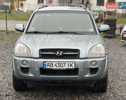 Серый Хендай Туксон, объемом двигателя 1.98 л и пробегом 253 тыс. км за 7650 $, фото 2 на Automoto.ua