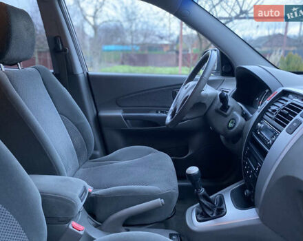 Сірий Хендай Туксон, об'ємом двигуна 2 л та пробігом 105 тис. км за 6990 $, фото 21 на Automoto.ua